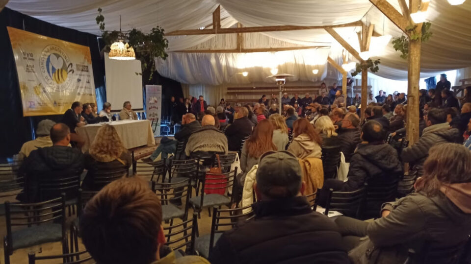 La Provincia acompañó a proveedores de insumos apícolas en la ExpoMiel 2023
