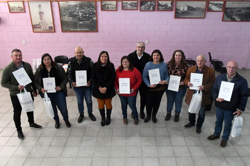 La provincia firmó convenios para fortalecer y crear áreas de igualdad, género y diversidad en el departamento Castellanos