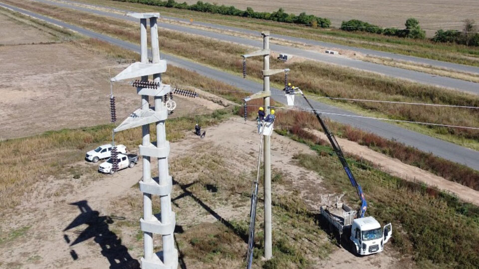 La EPE finalizó la remodelación de la línea de alta tensión sobre la autovía 34 en Rafaela