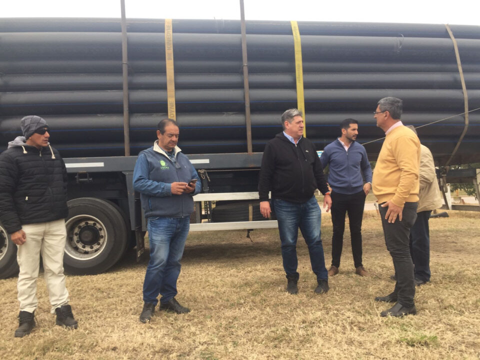 Llegaron al norte santafesino los caños para iniciar la obra del Acueducto Tostado – Villa Minetti