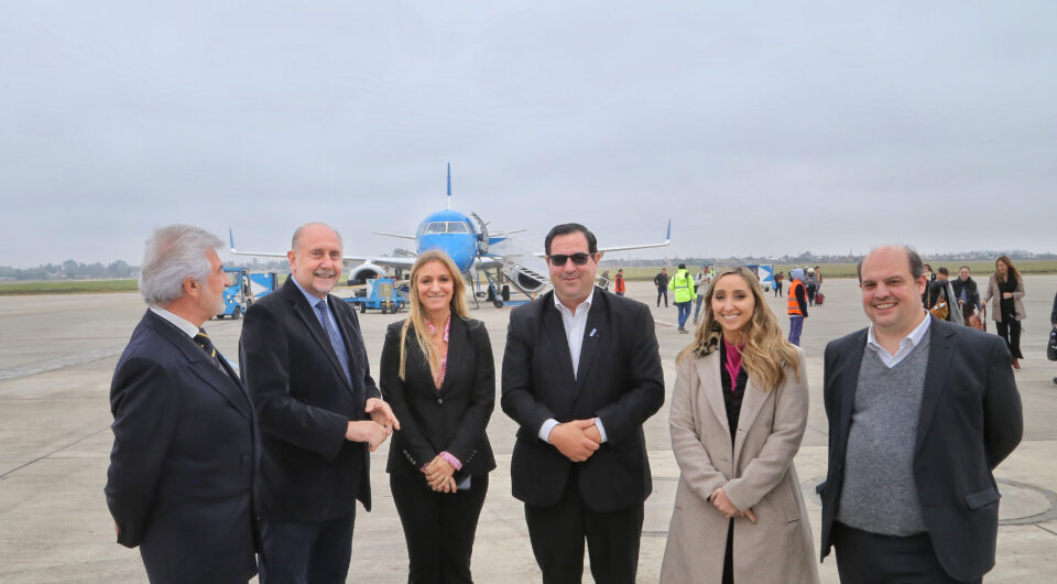 Perotti inauguró el nuevo vuelo de Aerolíneas Argentinas que unirá Buenos Aires, Rosario y Reconquista