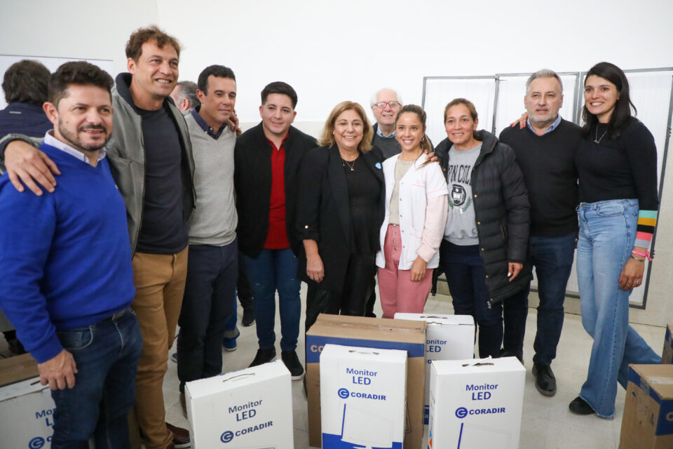 La provincia entregó equipamientos de alta tecnología para centros de Salud