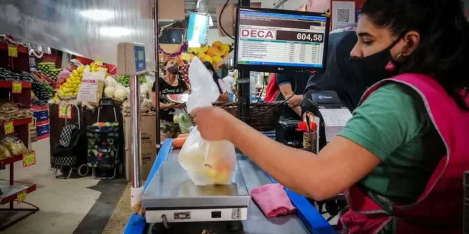 Comercio cerró su revisión paritaria y el nuevo básico es de 6 mil