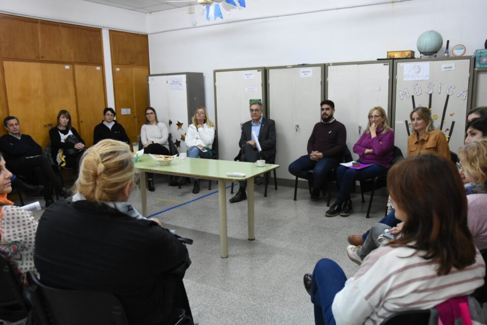 FAE: Se entregaron más de 15 millones de pesos a escuelas de nuestra ciudad