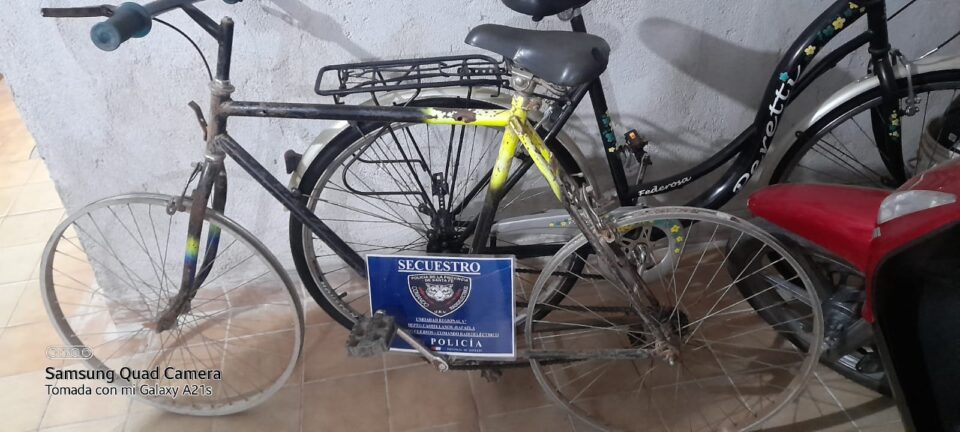 Bicicleta abandonada en la vía pública