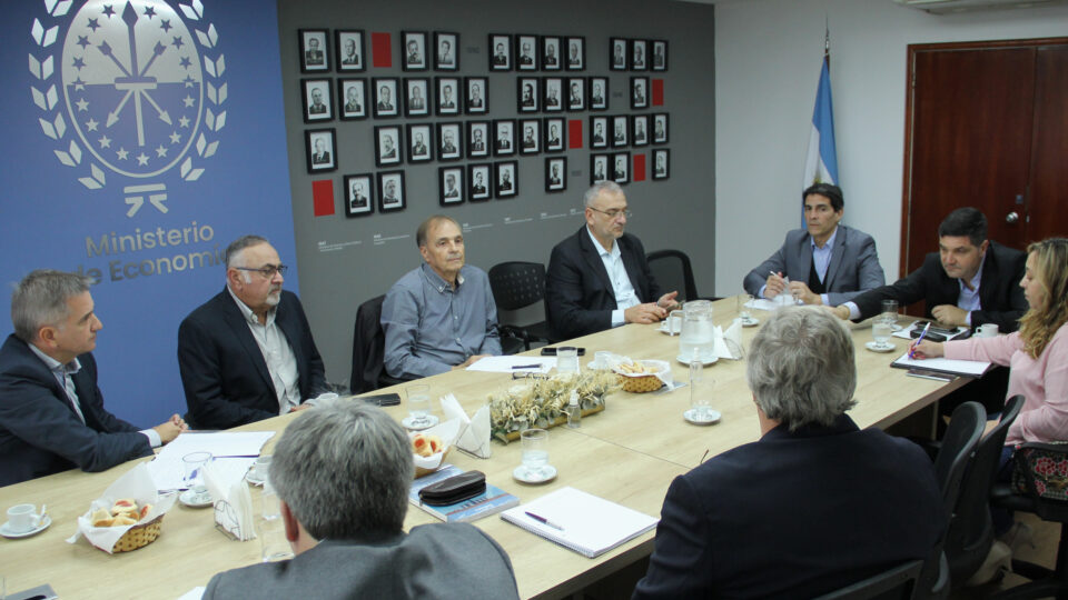 La Comisión de Análisis del Sistema Tributario se reunió con representantes de los sectores de la industria y la construcción