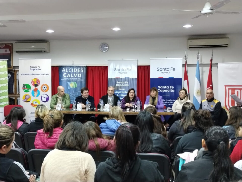 La provincia presentó el Curso de Aspirantes a Árbitras de Fútbol en Rafaela