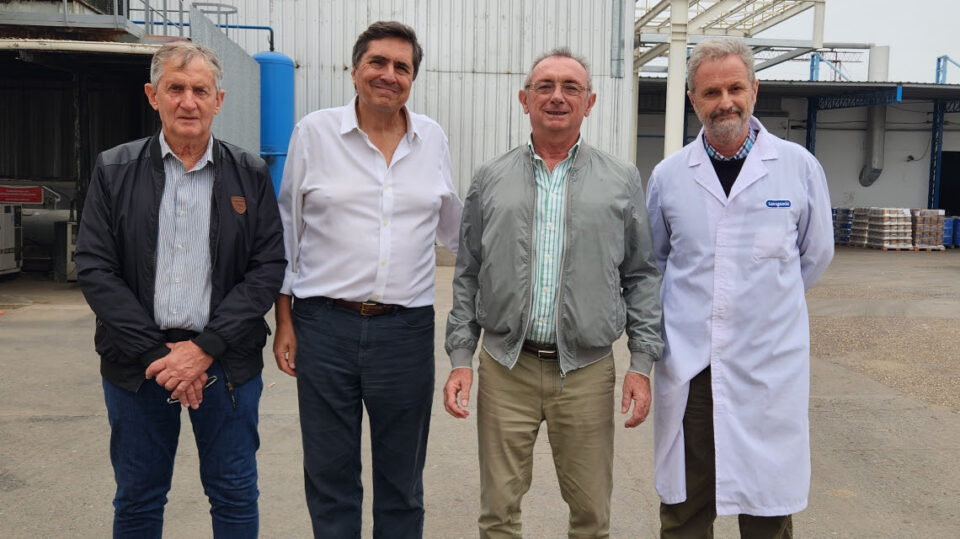 Costamagna recorrió las instalaciones del Establecimiento San Ignacio SA