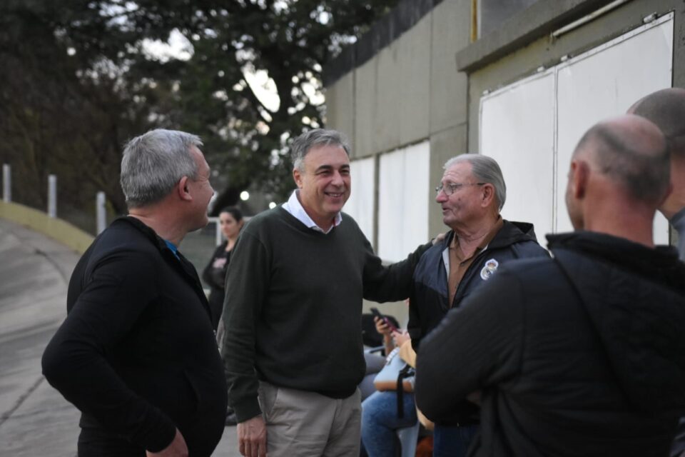 Castellano visitó el Club Ciclista
