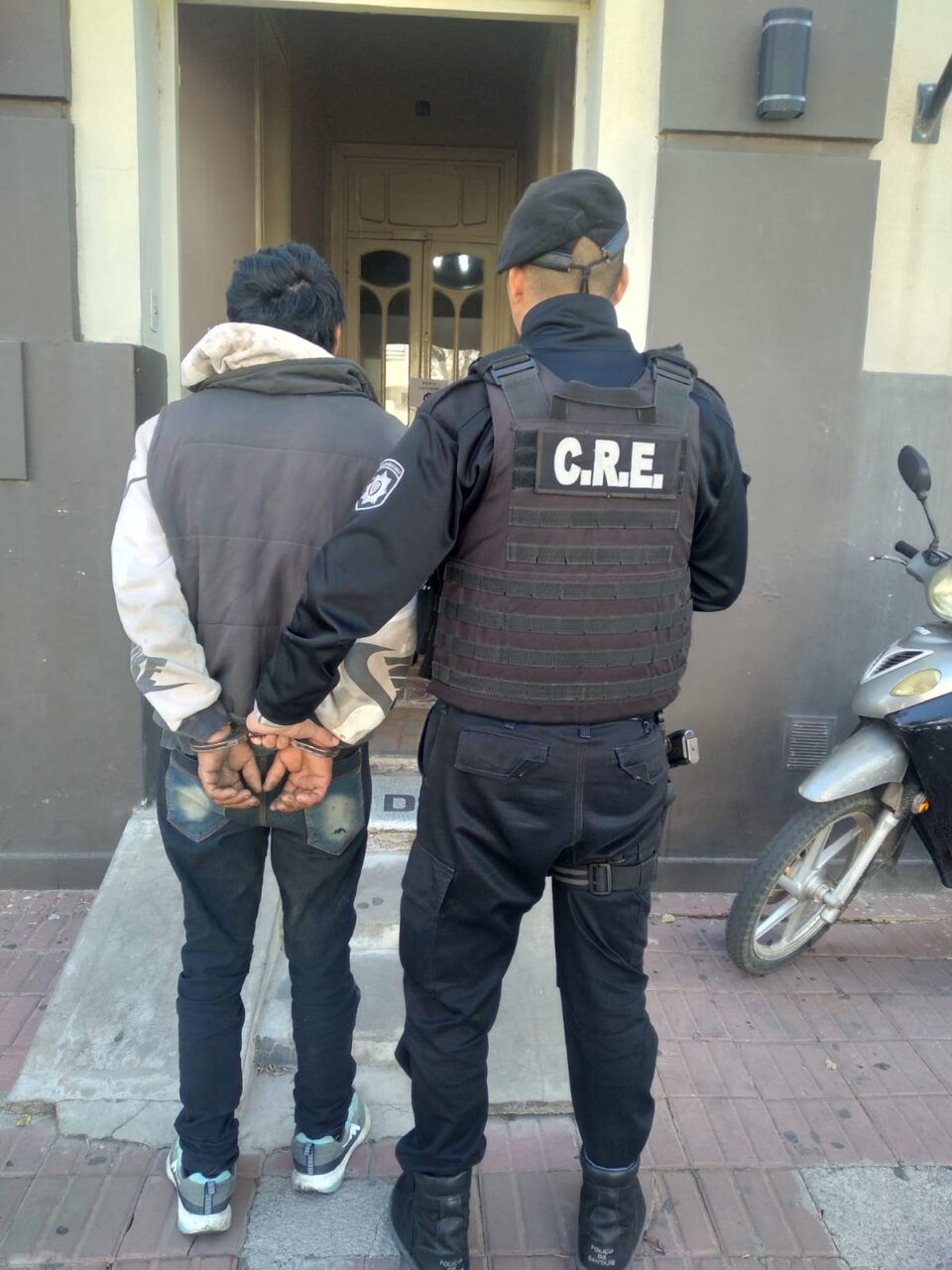 DETUVIERON A UN SUJETO