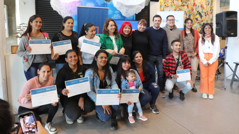 La provincia entregó certificados a participantes de cursos de formación laboral