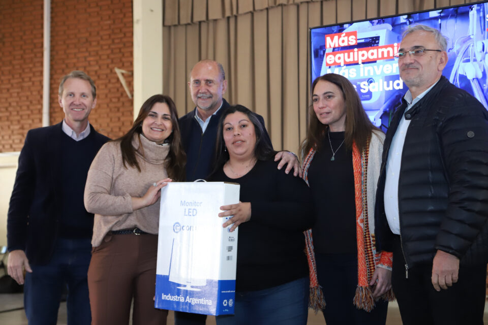 Perotti entregó equipamiento informático para efectores de salud de la Región Rafaela