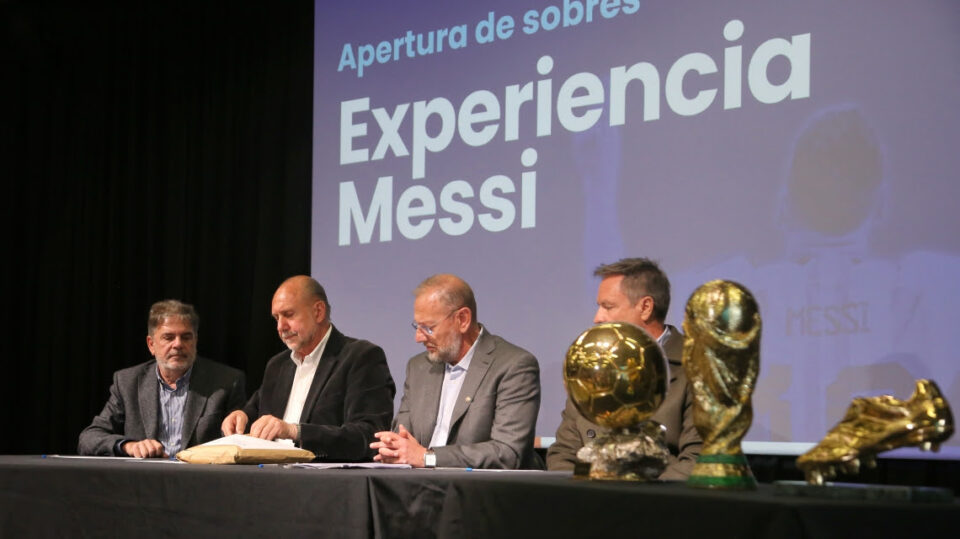 Perotti encabezó la licitación de “Experiencia Messi” en el Museo del Deporte de Rosario