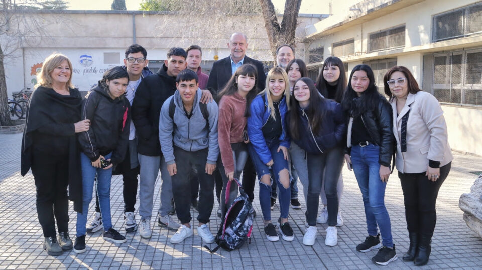 Perotti puso en marcha el programa Santa Fe Más Conectada en otra escuela de la ciudad de Rosario
