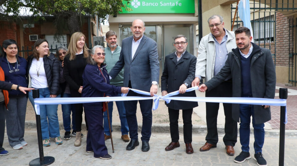 Perotti inauguró el primer cajero automático en Arroyo Leyes