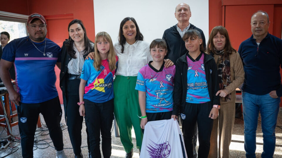 Jugadas por la Igualdad: la provincia entregó kits deportivos en San Jorge