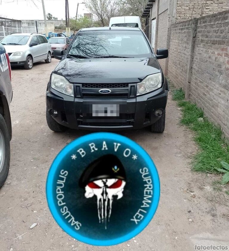 SECUESTRO DE INHIBIDORES, VEHÍCULOS ROBADOS, PLACAS DE CEMENTERIO Y UN ARMA EN POCAS HORAS