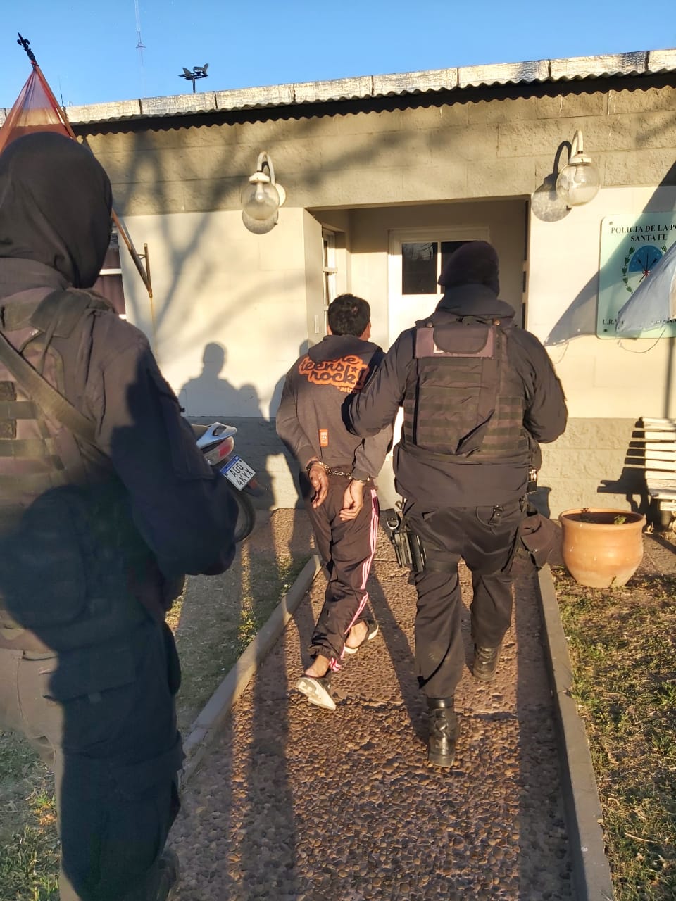 RESISTENCIA A LA AUTORIDAD Y MOLESTIAS