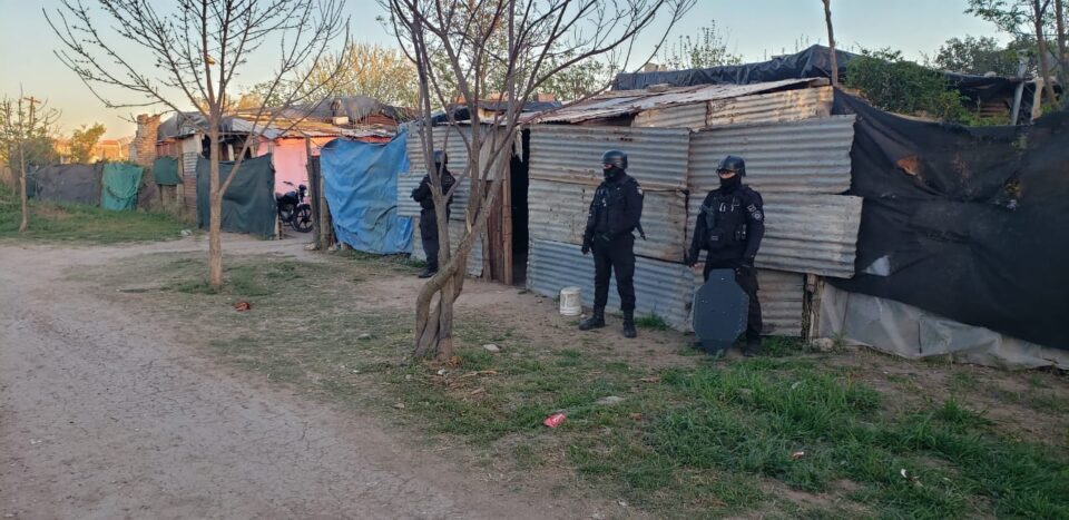 ALLANAMIENTOS SIMULTANEOS, APREHENSION Y CESE DE APREHENSION