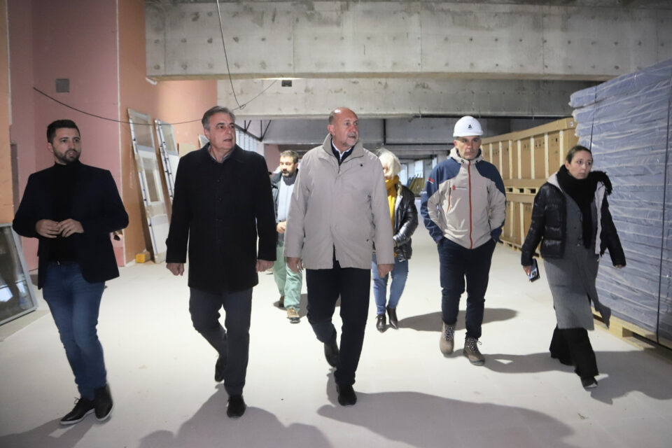 Perotti supervisó el avance de las obras que se realizan en el hospital de Rafaela
