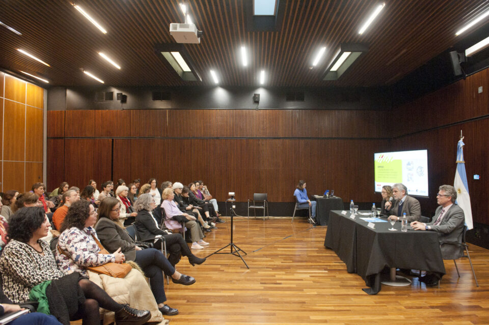 Santa Fe participó de un encuentro nacional sobre igualdad y equidad de género en el ámbito de la ciencia y la tecnología