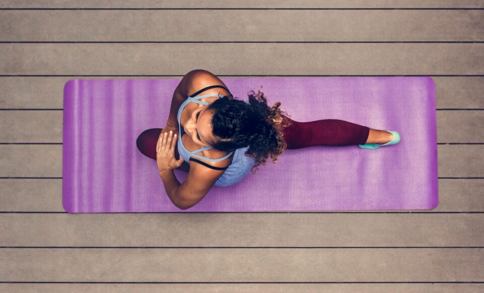 Clase abierta de yoga en Pasaje Carcabuey