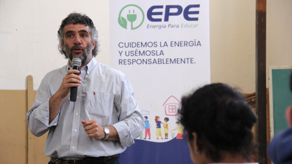 “Energía para Educar”: La EPE visitó escuelas en Santa Rosa de Calchines y Estación María Juana