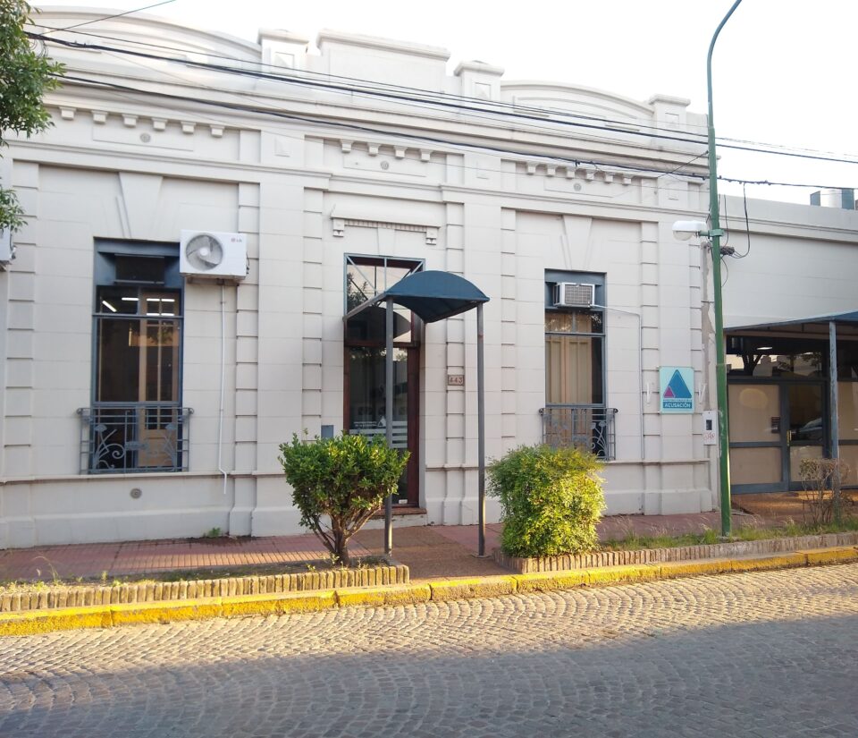 Se ordenó la prisión preventiva de un hombre investigado por usar una réplica de arma de fuego para sustraerle la billetera y el teléfono celular a un remisero