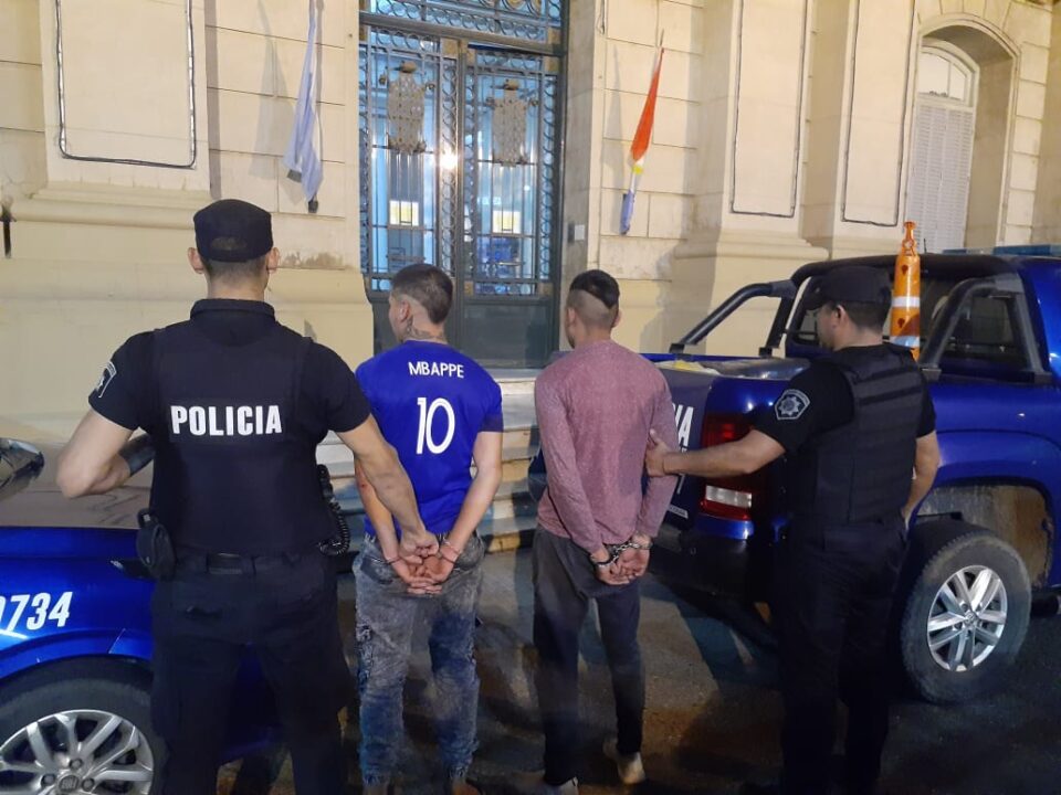 DETUVIERON A DOS PERSONAS