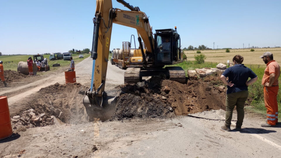 Vialidad provincial reparó el socavón en la banquina de la ruta 13, en cercanías de San Jorge