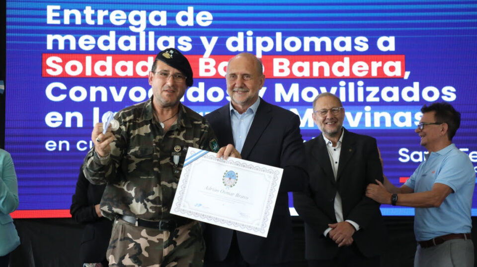 Perotti entregó medallas y diplomas a soldados Bajo Bandera, Convocados y Movilizados en la Guerra de Malvinas