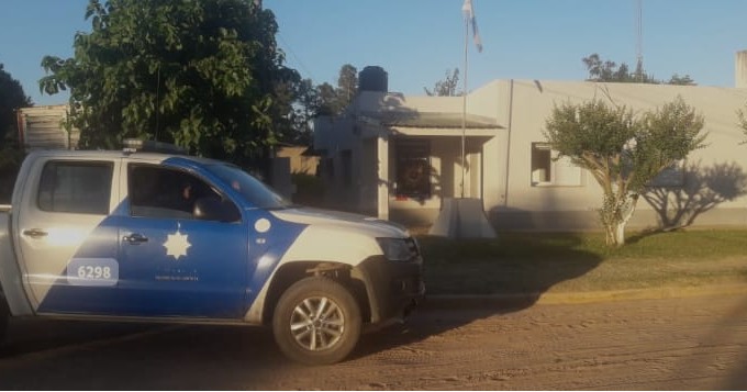 LOS ZAPALLOS: Efectivos Policiales se arrojan al río para salvar a una joven de 21 años