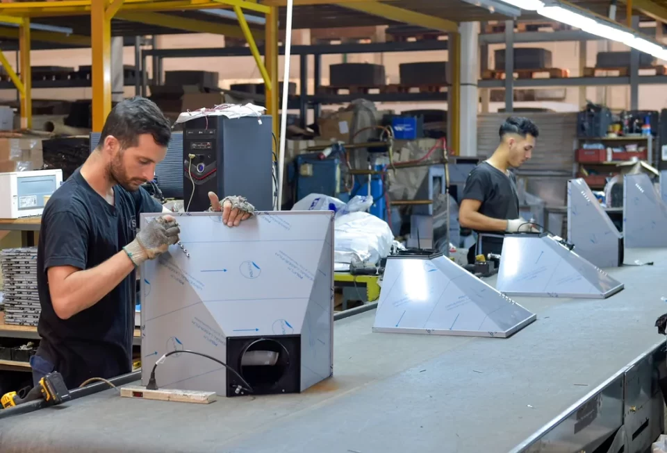 Un paquete de emergencia laboral incluye rebajar aportes patronales y crear un seguro de desempleo