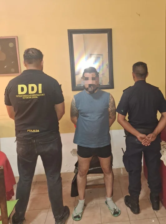 Encontraron el cuerpo de un hombre descuartizado en una valija en Valentín Alsina y detuvieron a su hijo