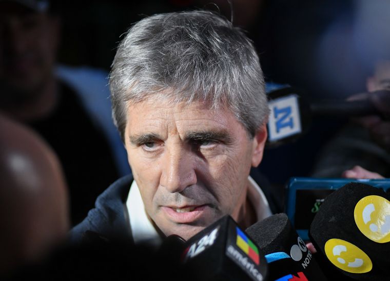 Los cuatro puntos que Caputo aún debe clarificar: tarifas, jubilaciones, ganancias y retenciones