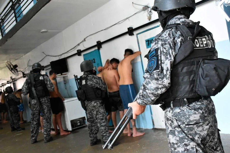 Pullaro afirmó que los presos más peligrosos fueron llevados a pabellones de alto perfil