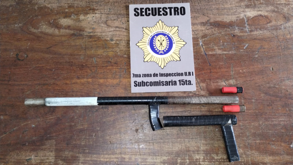 ARMAS DE FUEGO SECUESTRARON UNA PISTOLA CALIBRE 22 Y UNA “TUMBERA”. UN APREHENDIDO