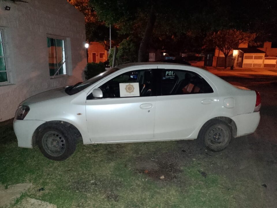 Roca  SECUESTRARON UN AUTO