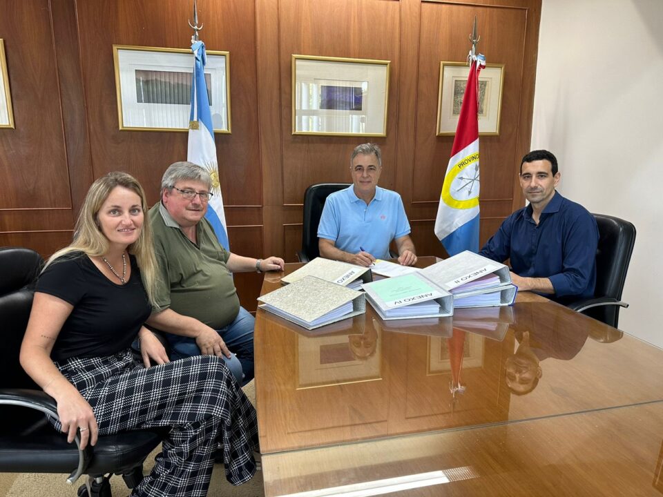 Se firmó el expediente que da fin a la Mesa de Transición