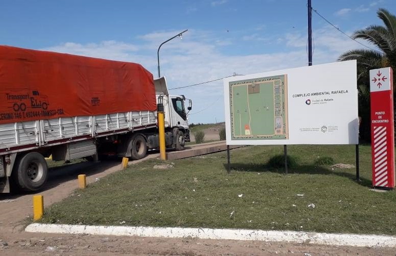 Residuos fuera del predio del Eco Punto