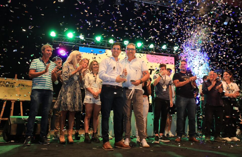 Leo Viotti premió a Pedro Rubiolo como el el Deportista del año 2023