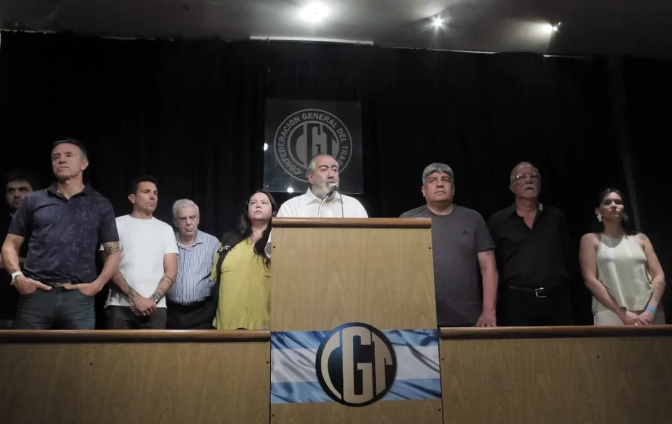 La CGT profundizó su enojo con Milei y convocó a un paro general para el 24 de enero contra el DNU