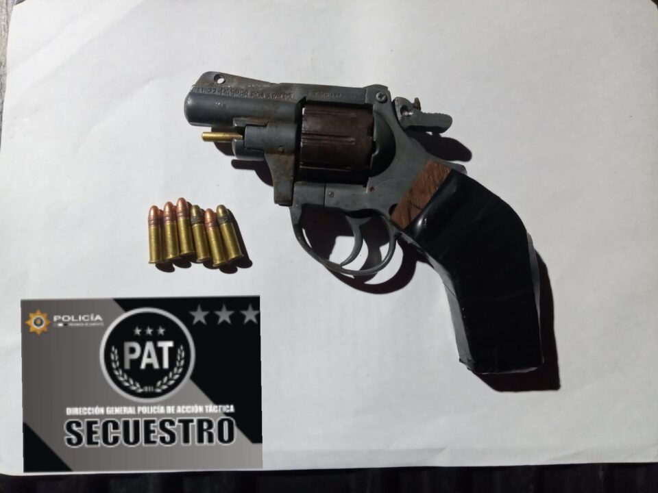 Rosario SECUESTRO DE UNA PISTOLA Y DOS JÓVENES TRASLADADOS POR EL ROBO DE UNA MOTO EN LA CALLE