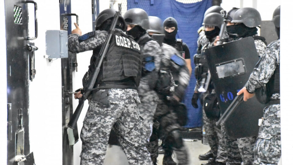 CONTINÚAN LOS FUERTES CONTROLES EN LA CÁRCEL DE PIÑERO