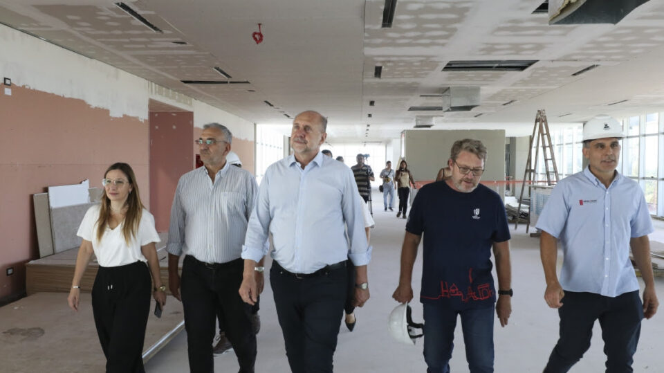 Perotti recorrió los avances del nuevo Hospital Regional de Rafaela