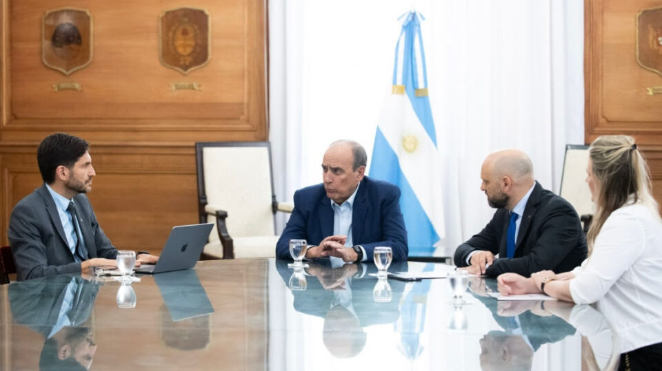 Pullaro se reunió con el ministro del Interior para defender la producción santafesina