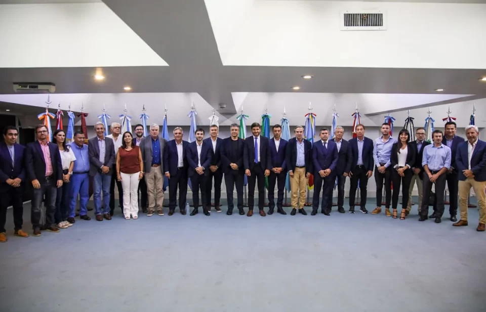 Gobernadores no K se reunieron con Francos y le dan luz verde a la ley ómnibus