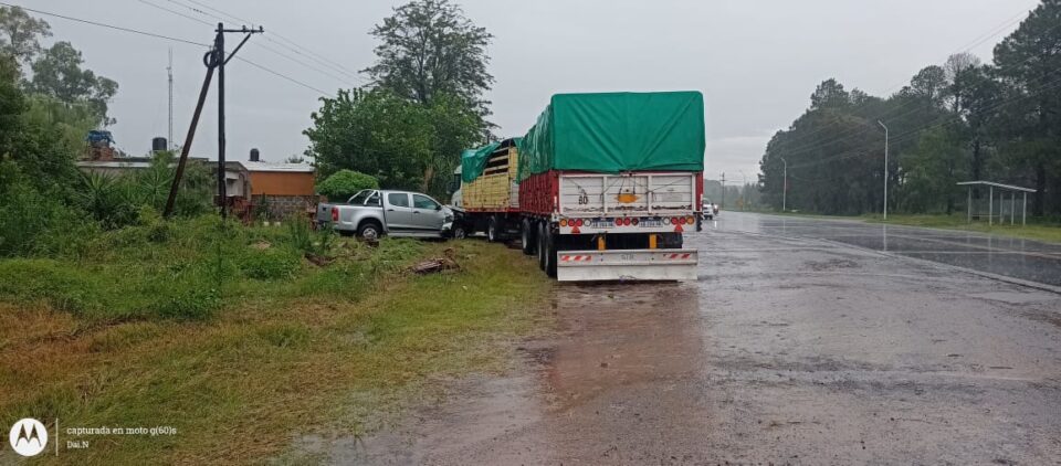 CAMPO DEL MEDIO ACCIDENTE DE TRÁNSITO, EL CONDUCTOR DE UNA CAMIONETA IMPACTO CONTRA UN CAMIÓN ESTACIONADO