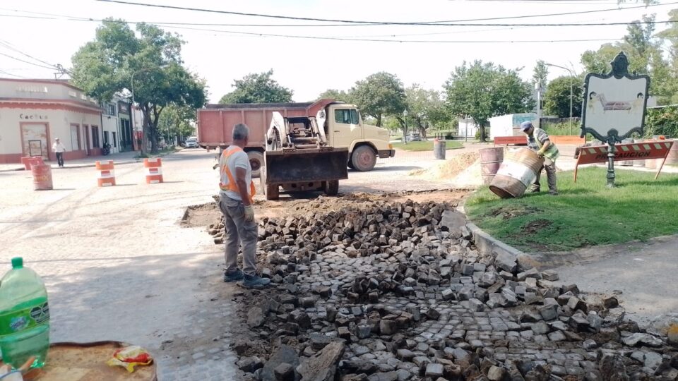 El municipio retoma la obra de restauración del adoquinado