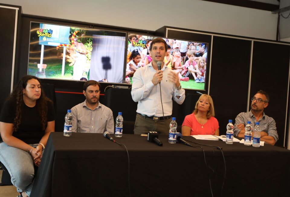Se presentó el programa “Verano Juntos”